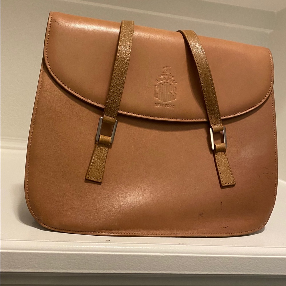 LEATHER MARK CROSS SHOULDER BAG CAMEL NUDE HANDBAG